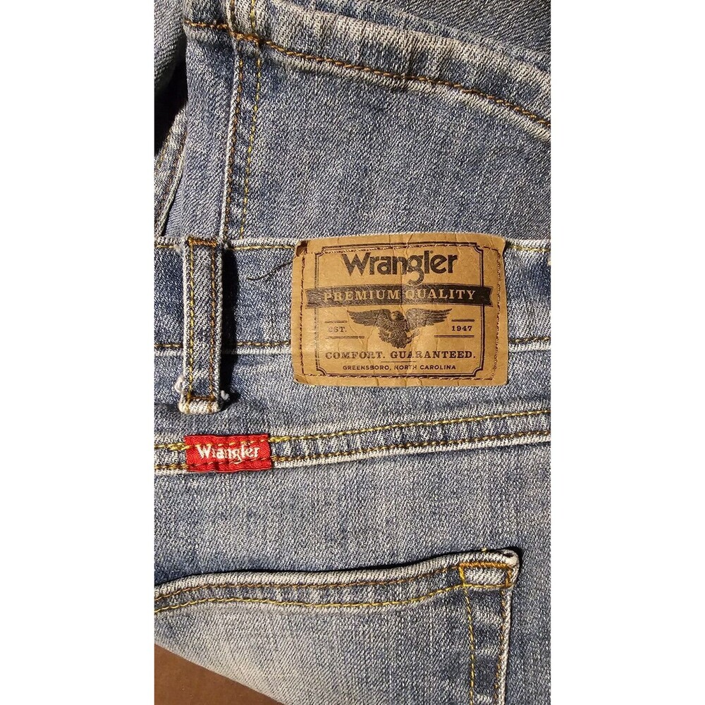 Wrangler Premium Quality Men's Jeans ~ 42 x 30 ~ Regular Taper Straight Fit